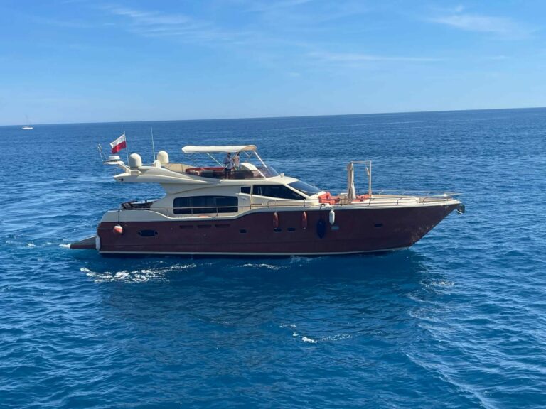 ferretti-altura-690-aliceboat-location-monaco1